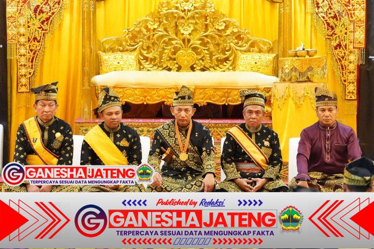 Kapolri Terima Anugerah Adat Ingatan Budi dari LAM Riau: Simbol Kehormatan, Amanah Moral, dan Komitmen Kebangsaan