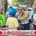 GIAT SIMPATIK OPERASI PATUH CANDI 2025, KASATLANTAS BAGIKAN HELM UNTUK PENGENDARA TERTIB