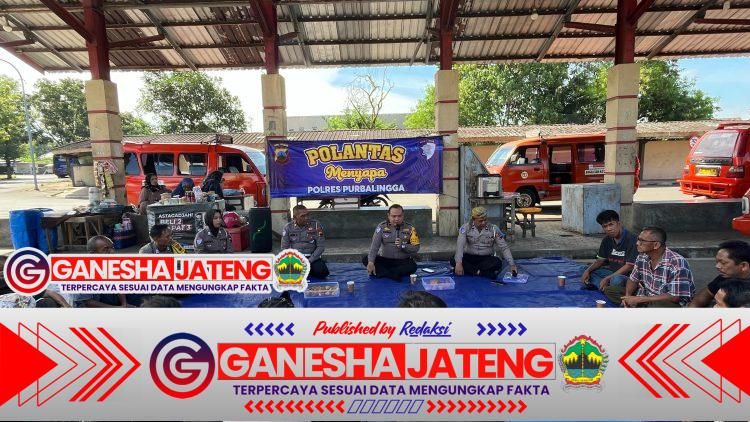 Polantas Menyapa: Polisi Ngopi Bareng Sopir Angkutan di Purbalingga Polantas Menyapa: Polisi Ngopi Bareng Sopir Angkutan di Purbalingga