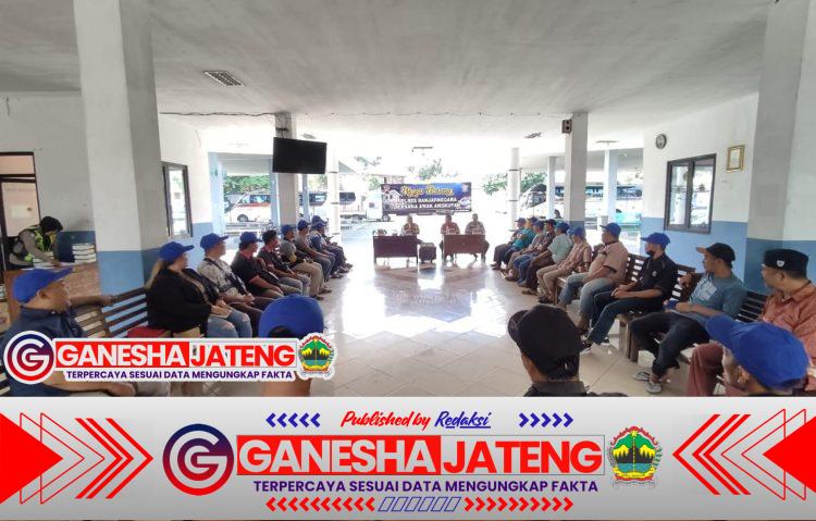 Operasi Patuh Candi 2025, Sat Satlantas Polres Banjarnegara Gelar Dikmas Lantas Bersama Sopir Angkutan Umum Operasi Patuh Candi 2025, Sat Satlantas Polres Banjarnegara Gelar Dikmas Lantas Bersama Sopir Angkutan Umum