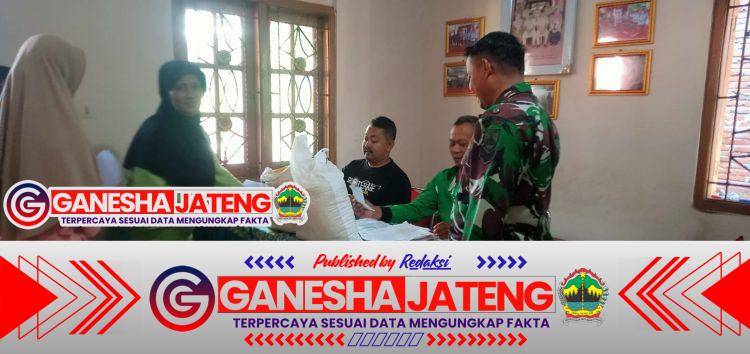 Babinsa Kemusu Dampingi Penyaluran Bantuan Beras untuk Warga Kedungmulyo Babinsa Kemusu Dampingi Penyaluran Bantuan Beras untuk Warga Kedungmulyo