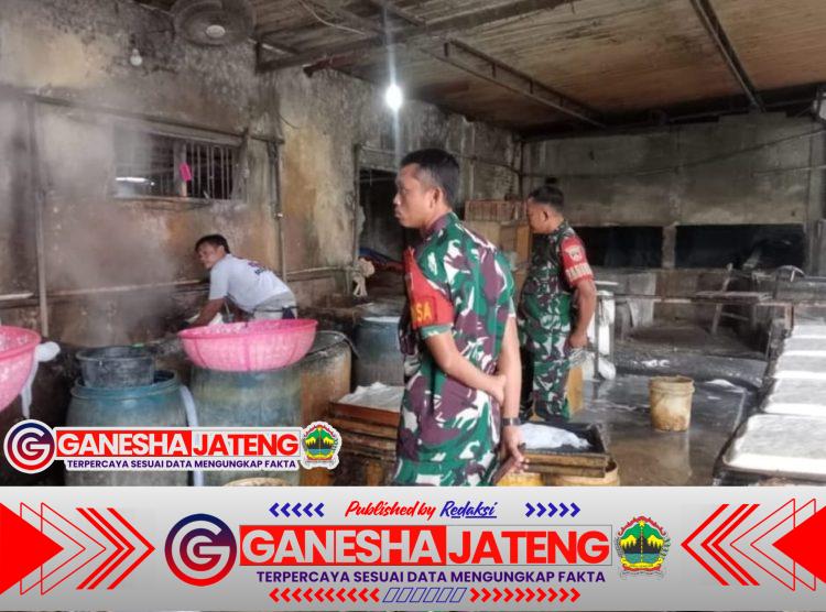 Babinsa Edukasi Pengelolaan Limbah Tahu, Langkah Nyata Menuju Lingkungan Bersih Babinsa Edukasi Pengelolaan Limbah Tahu, Langkah Nyata Menuju Lingkungan Bersih