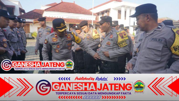 Polres Purbalingga Amankan Aksi Solidaritas LSM di Pengadilan Negeri Polres Purbalingga Amankan Aksi Solidaritas LSM di Pengadilan Negeri