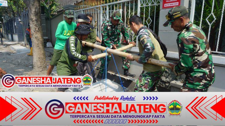 Semangat Gotong Royong Satgas TMMD Reguler ke-125 Kodim 0735/Surakarta, Berat Sama Dipikul Ringan Sama Dijinjing Semangat Gotong Royong Satgas TMMD Reguler ke-125 Kodim 0735/Surakarta, Berat Sama Dipikul Ringan Sama Dijinjing