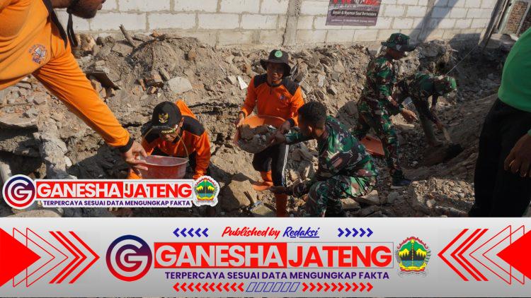 TNI-Polri dan Warga Kompak Gotong Royong Selesaikan Saluran Air di TMMD 125 Surakarta