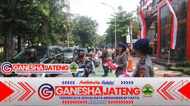 Jelang Kemerdekaan RI ke-80, Brimob Polda Metro Bagikan Ribuan Bendera Merah Putih Jelang Kemerdekaan RI ke-80, Brimob Polda Metro Bagikan Ribuan Bendera Merah Putih