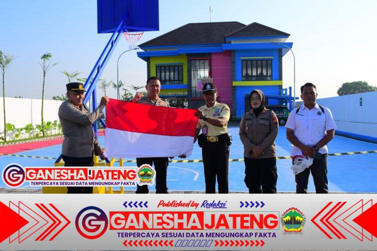 Polres Karanganyar Bagikan Bendera Merah Putih, Bangkitkan Semangat Nasionalisme Jelang HUT RI ke-80