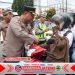 Semarakkan HUT ke-80 RI, Polres Kebumen Bagikan Bendera Merah Putih kepada Pengguna Jalan Semarakkan HUT ke-80 RI, Polres Kebumen Bagikan Bendera Merah Putih kepada Pengguna Jalan