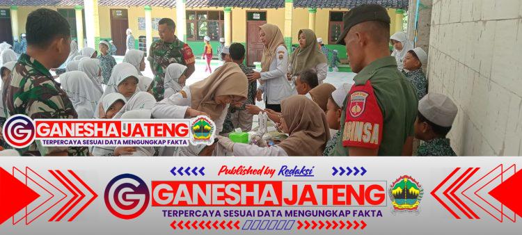 Babinsa Dampingi Pemeriksaan Kesehatan Gratis dan Imunisasi BIAS di SD IT Imam Rubai Babinsa Dampingi Pemeriksaan Kesehatan Gratis dan Imunisasi BIAS di SD IT Imam Rubai