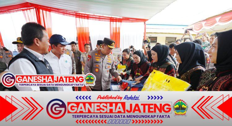 Kapolri Tinjau GPM di Kalbar, 310,25 ton beras SPHP telah Polri distribusikan Kapolri Tinjau GPM di Kalbar, 310,25 ton beras SPHP telah Polri distribusikan