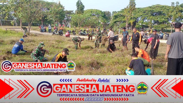 Koramil Gemolong dan Warga Gotong Royong Bersihkan Lapangan Sambut HUT RI ke-80 Koramil Gemolong dan Warga Gotong Royong Bersihkan Lapangan Sambut HUT RI ke-80