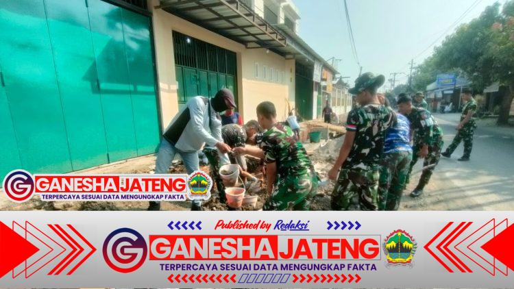 Memasuki Hari Ke-20, Satgas TMMD Reguler Ke-125 Kodim 0735/Surakarta Terus Bergotong-royong Selesaikan Sasaran Fisik Perbaikan Saluran Air Memasuki Hari Ke-20, Satgas TMMD Reguler Ke-125 Kodim 0735/Surakarta Terus Bergotong-royong Selesaikan Sasaran Fisik Perbaikan Saluran Air