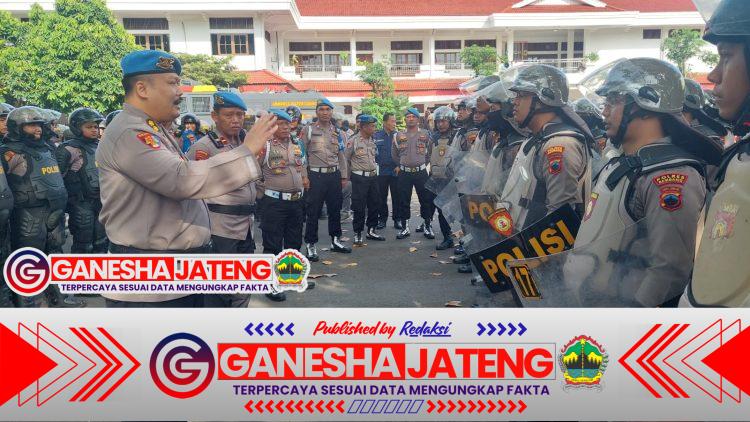 Cek Kesiapan Personel, Bidpropam Polda Jateng Pastikan Pengamanan Unra di Pati Humanis dan Sesuai SOP Cek Kesiapan Personel, Bidpropam Polda Jateng Pastikan Pengamanan Unra di Pati Humanis dan Sesuai SOP