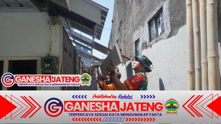Patik Semangat Prajurit, Dansatgas TMMD Reguler Ke-125 Kodim 0735/Surakarta Tak Segan Bantu Angkat Material di Lokasi RTLH