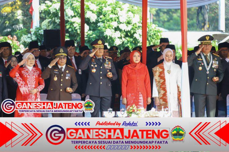 Kapolda Jateng Hadiri Upacara HUT ke-80 Kemerdekaan RI di Lapangan Pancasila Simpang Lima Kapolda Jateng Hadiri Upacara HUT ke-80 Kemerdekaan RI di Lapangan Pancasila Simpang Lima
