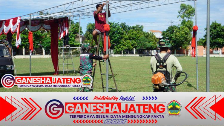 Jelang Penutupan TMMD Reguler Ke-125 Kodim 0735/Surakarta, Anggota Satgas Bersama Warga Bersihkan Lapangan