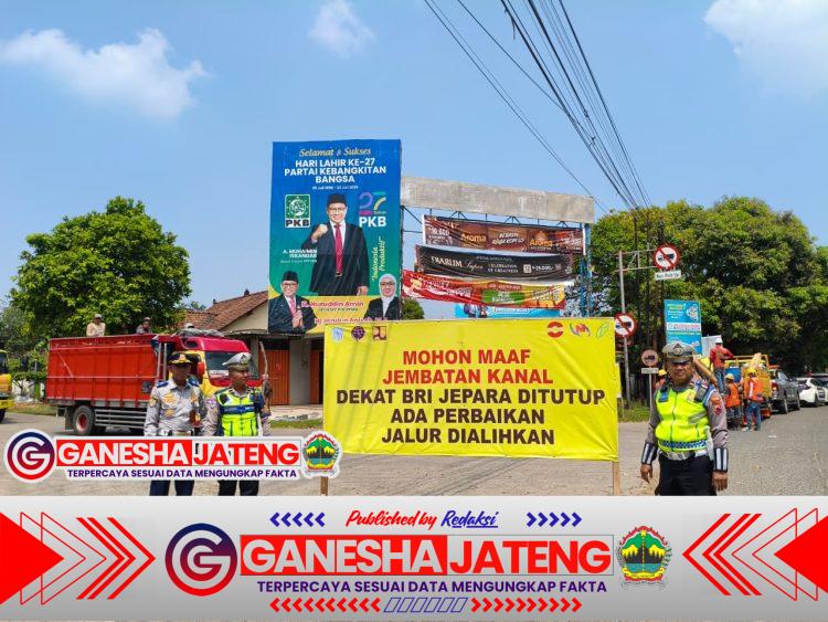 Jembatan Kanal Timur Gedung DPRD Dibongkar, Polres Jepara Imbau Warga Tertib Berlalu Lintas Jembatan Kanal Timur Gedung DPRD Dibongkar, Polres Jepara Imbau Warga Tertib Berlalu Lintas