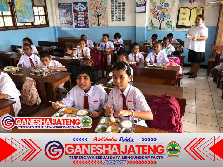 SPPG Polda Papua Salurkan 1.499 Porsi Makanan Bergizi ke Sekolah di Jayapura