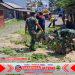 Babinsa Banaran Bantu Warga Potong Pohon Rawan Tumbang
