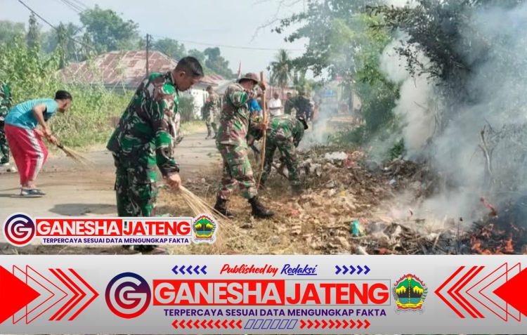 Babinsa Koramil Ampel Ajak Warga Gladaksari Kompak Bersihkan Jalan Desa