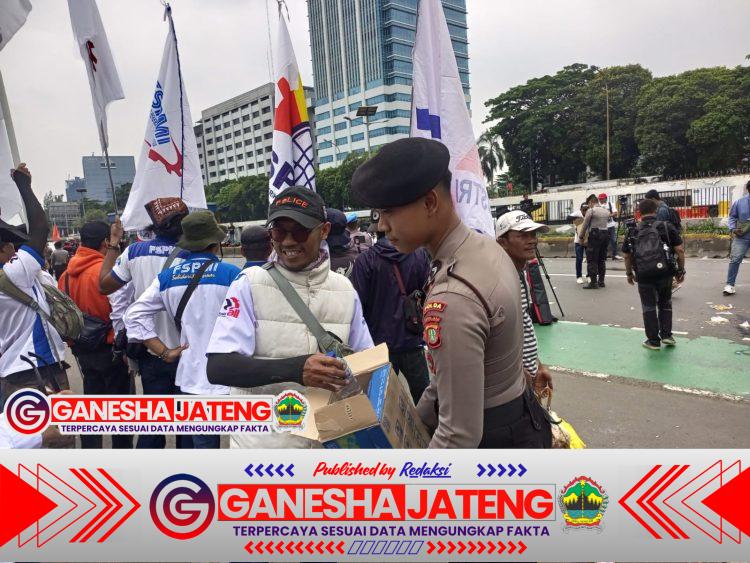 Polri Pastikan Situasi Kondusif Saat Demo di Pagi Hari Kemarin Polri Pastikan Situasi Kondusif Saat Demo di Pagi Hari Kemarin
