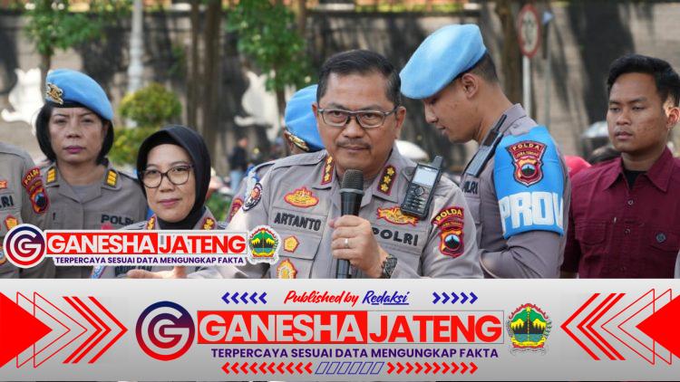 Kabid Humas Temui Para Orang Tua yang Menunggu Kabar Anaknya di Depan Mapolda Jateng, Tegaskan Semua Anak Dilayani Dengan Baik oleh Petugas