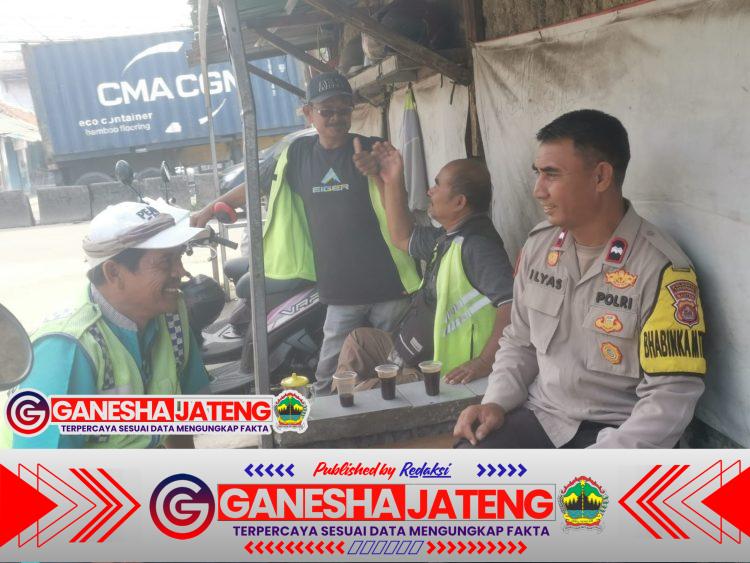 Bhabinkamtibmas Polsek Cikupa Sambangi Pangkalan Ojek, Sampaikan Pesan Kamtibmas Bhabinkamtibmas Polsek Cikupa Sambangi Pangkalan Ojek, Sampaikan Pesan Kamtibmas