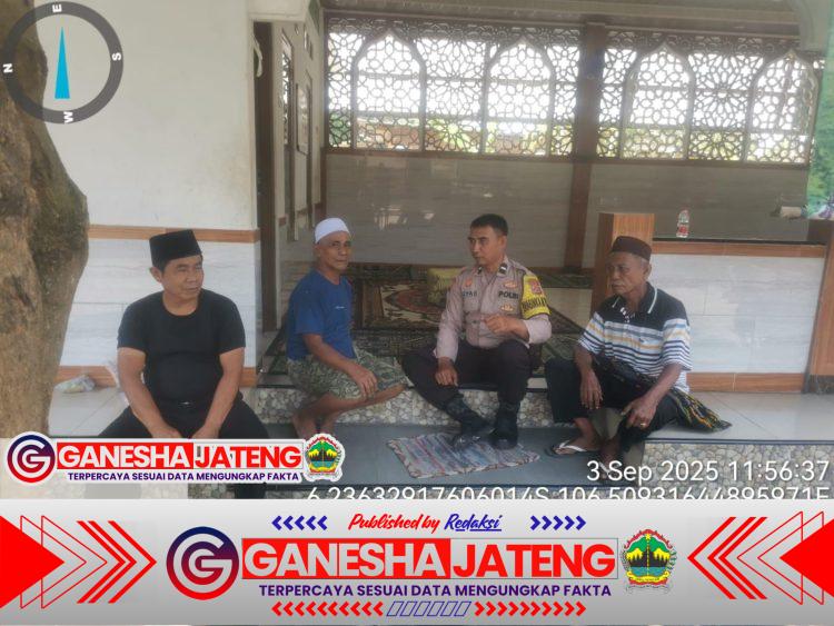 Bhabinkamtibmas Polsek Cikupa Sambangi Warga Sukamulya, Sampaikan Pesan Kamtibmas dan Sosialisasi Layanan 110 Bhabinkamtibmas Polsek Cikupa Sambangi Warga Sukamulya, Sampaikan Pesan Kamtibmas dan Sosialisasi Layanan 110