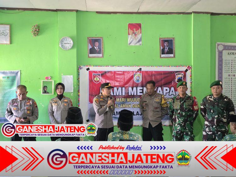 Polwan Polres Kendal Hadir di Tengah Pelajar, Ajak Bijak Bermedia Sosial dan Jauhi Provokasi Polwan Polres Kendal Hadir di Tengah Pelajar, Ajak Bijak Bermedia Sosial dan Jauhi Provokasi