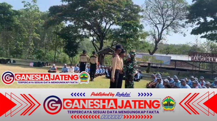Babinsa Gembleng Ketarunaan dengan Wawasan Kebangsaan untuk Bentuk Karakter Disiplin dan Cinta Tanah Air Babinsa Gembleng Ketarunaan dengan Wawasan Kebangsaan untuk Bentuk Karakter Disiplin dan Cinta Tanah Air