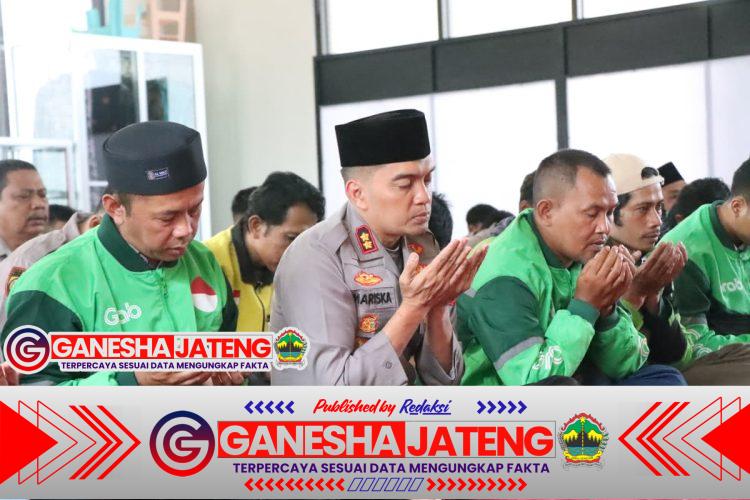 Pengenudi Ojol Doa Bersama untuk Affan Kurniawan di Polres Banjarnegara