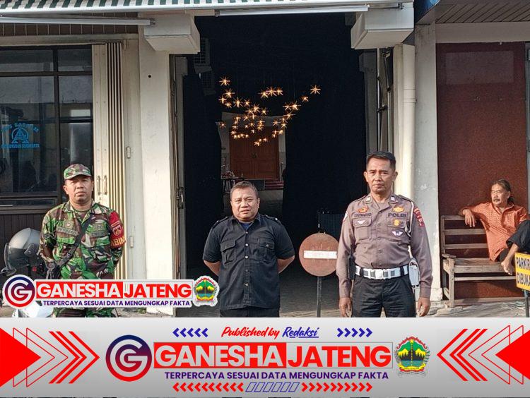 Babinsa Jayengan Bantu Pengamanan Ibadah Minggu di GKI Coyudan