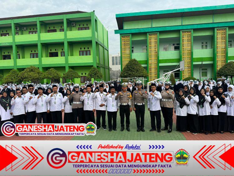 HUT Lalu Lintas Bhayangkara ke-70, Polisi Jadi Pembina Upacara Serentak di Sekolah Pati