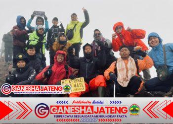 Kebanggaan Pertama Kali: Anggota Senkom Merangin Puncaki Kerinci Usai Perjalanan 34 Jam