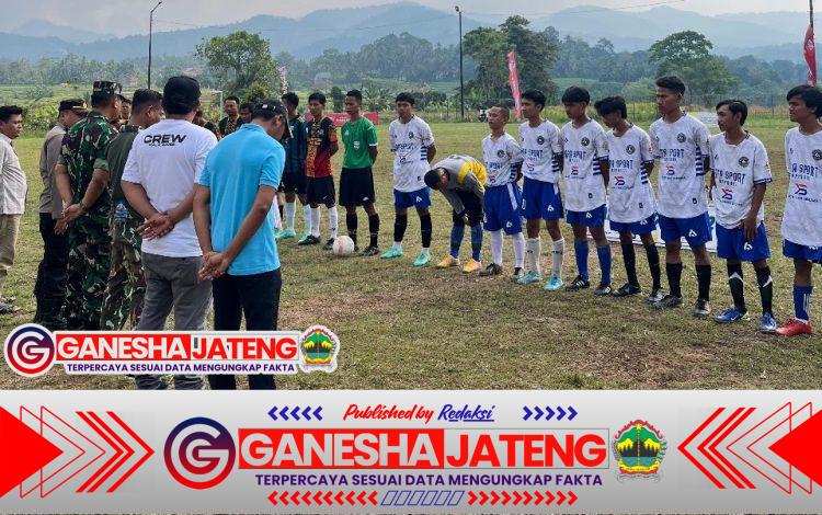 Personel Polsek Mancak Berikan Himbauan Kamtibmas di Turnamen Sepak Bola Antar Desa Personel Polsek Mancak Berikan Himbauan Kamtibmas di Turnamen Sepak Bola Antar Desa