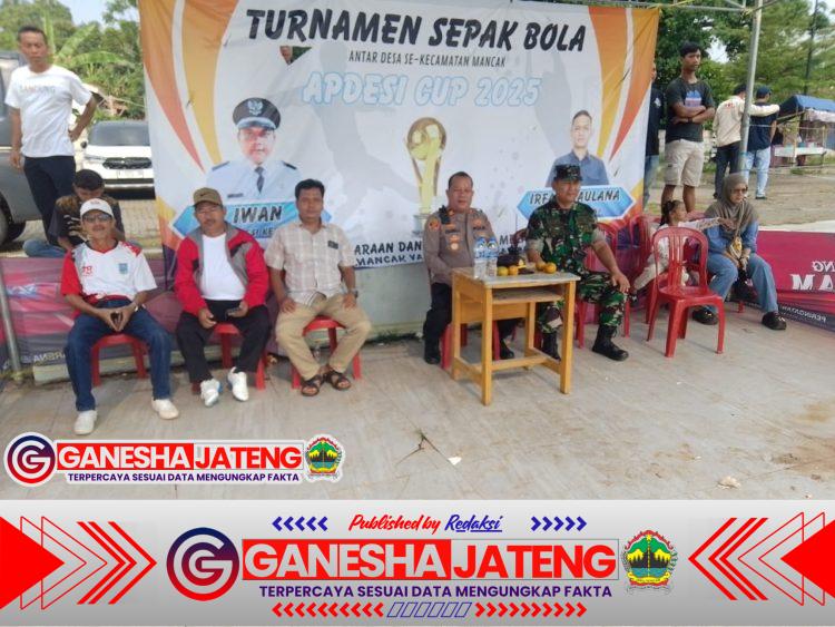 Berikan Rasa Aman, Personel Polsek Mancak Sampaikan Himbauan Kamtibmas di Turnamen Sepak Bola Berikan Rasa Aman, Personel Polsek Mancak Sampaikan Himbauan Kamtibmas di Turnamen Sepak Bola