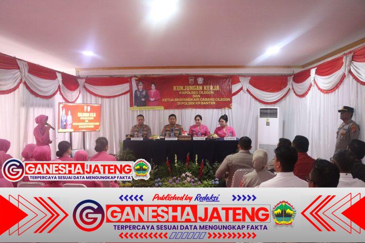 Kapolres Cilegon dan Ketua Bhayangkari Cabang Cilegon Laksanakan Kunjungan Kerja ke Polsek KP Banten Kapolres Cilegon dan Ketua Bhayangkari Cabang Cilegon Laksanakan Kunjungan Kerja ke Polsek KP Banten