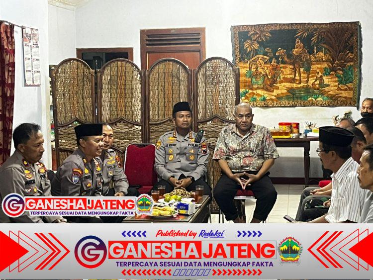 Kapolresta Banyumas Hadiri Pertemuan Warga Purwanegara, Tekankan Pentingnya Pam Swakarsa