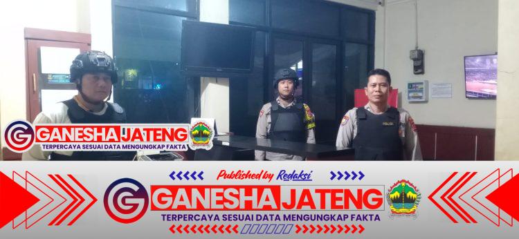 Penjagaan Ketat Mapolsek Pulomerak: Tamu Diperiksa, Keamanan Diutamakan