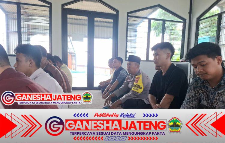 Memakmurkan Masjid, Polsek Anyar Tingkatkan Silaturahmi Lewat Program Jumling Memakmurkan Masjid, Polsek Anyar Tingkatkan Silaturahmi Lewat Program Jumling