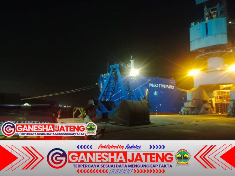 Polsek KSKP Banten Intensifkan Patroli Malam di Kawasan Pelabuhan untuk Cegah Kriminalitas Polsek KSKP Banten Intensifkan Patroli Malam di Kawasan Pelabuhan untuk Cegah Kriminalitas