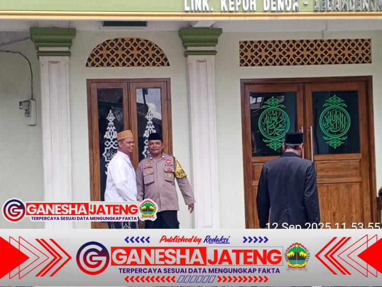 Usai Sholat Berjama’ah Dan Memakmurkan Masjid Bhabinkamtibmas Sempatkan Silaturahmi Dialogis.