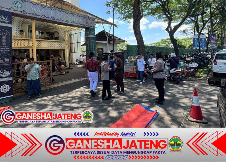 Polwan Polresta Tangerang Amankan Shalat Jumat di Masjid At-Taqwa Citra Raya Polwan Polresta Tangerang Amankan Shalat Jumat di Masjid At-Taqwa Citra Raya