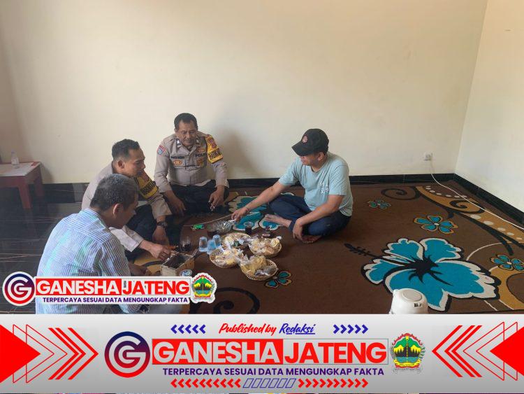 Polsek Cikupa Hadiri Takziah Staf Desa Pasir Gadung, Sampaikan Belasungkawa dan Pesan Kamtibmas