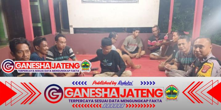 Hadir di Pos Ronda, Bhabinkamtibmas Polsek Purwakarta Sampaikan Himbauan Kamtibmas kepada Warga Hadir di Pos Ronda, Bhabinkamtibmas Polsek Purwakarta Sampaikan Himbauan Kamtibmas kepada Warga