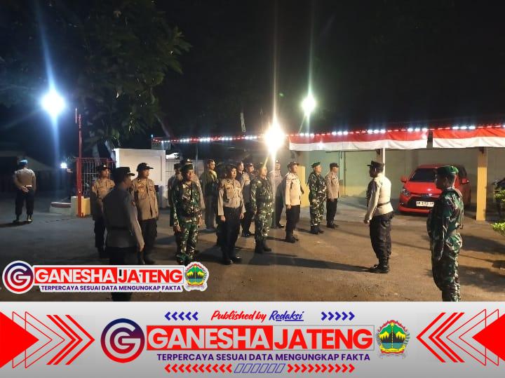 Koramil dan Polsek Mondokan Kompak Patroli bersama Koramil dan Polsek Mondokan Kompak Patroli bersama