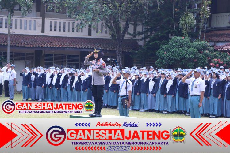 Kapolres Salatiga Jadi Pembina Upacara di SMA N 1 Salatiga, Sampaikan Pesan Disiplin dan Hindari Kenakalan Remaja Kapolres Salatiga Jadi Pembina Upacara di SMA N 1 Salatiga, Sampaikan Pesan Disiplin dan Hindari Kenakalan Remaja
