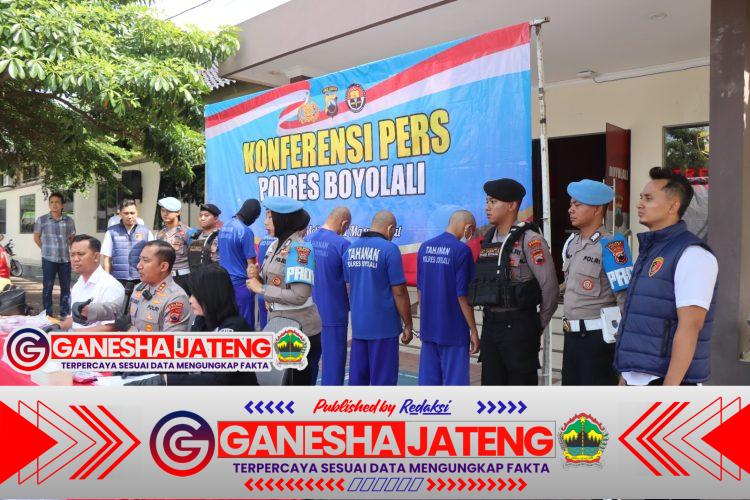 Kapolres Boyolali Pimpin Konferensi Pers Ungkap Kasus Pencurian dengan Kekerasan Kapolres Boyolali Pimpin Konferensi Pers Ungkap Kasus Pencurian dengan Kekerasan