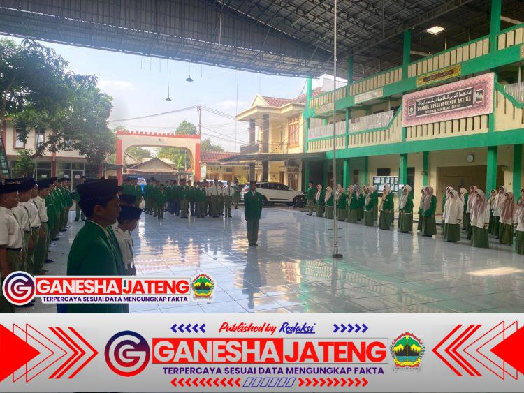 AKP Iman Ruspandi Jadi Pembina Upacara di SMPS Ponpes Nur Antika, Sampaikan Pesan Penting kepada Siswa AKP Iman Ruspandi Jadi Pembina Upacara di SMPS Ponpes Nur Antika, Sampaikan Pesan Penting kepada Siswa