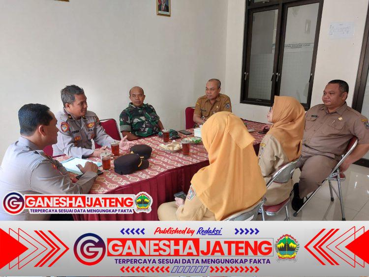 Polres Karanganyar Gelar Silaturahmi Kamtibmas Serentak di 17 Kecamatan, Ajak Masyarakat Aktif Jaga Keamanan Polres Karanganyar Gelar Silaturahmi Kamtibmas Serentak di 17 Kecamatan, Ajak Masyarakat Aktif Jaga Keamanan